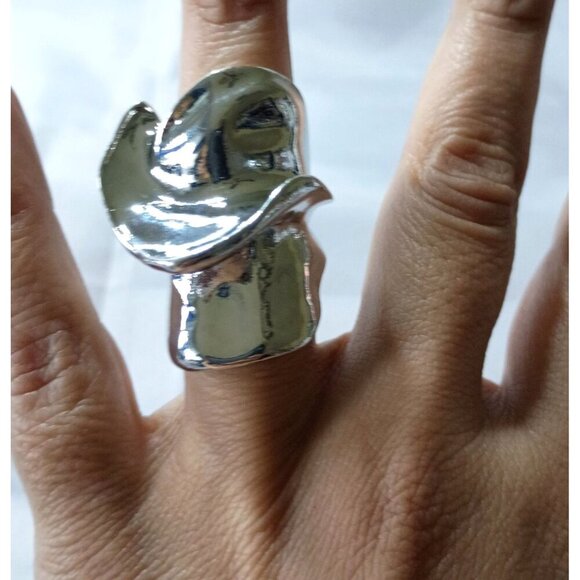 Bold Silvertone Abstract Statement Ring Size 6 Alloy New in Gift Box Glam - Picture 1 of 6